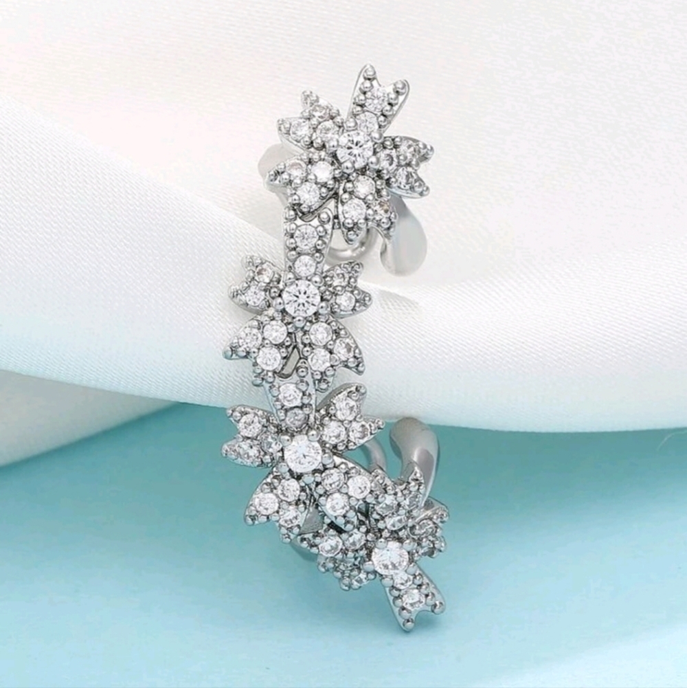 ✨3 FOR $28✨🆕️ SET OF TWO RHINESTONE FLORAL EAR CUFFS / CLIMBER- SILVER-T - Picture 6 of 8